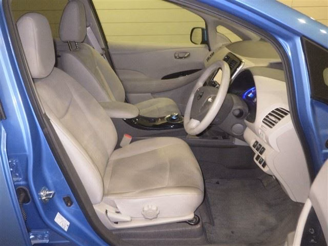 NISSAN LEAF