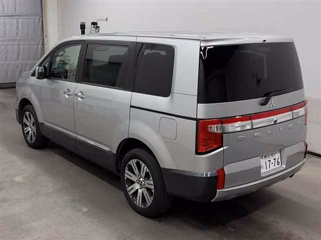 MITSUBISHI DELICA D:5