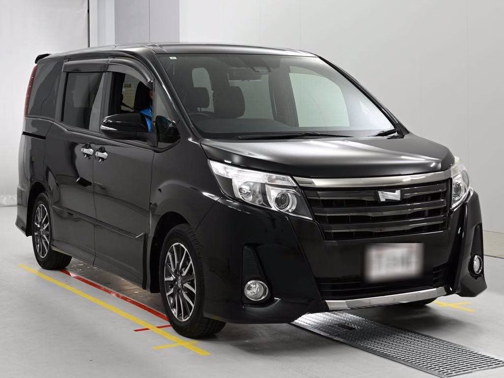 TOYOTA NOAH