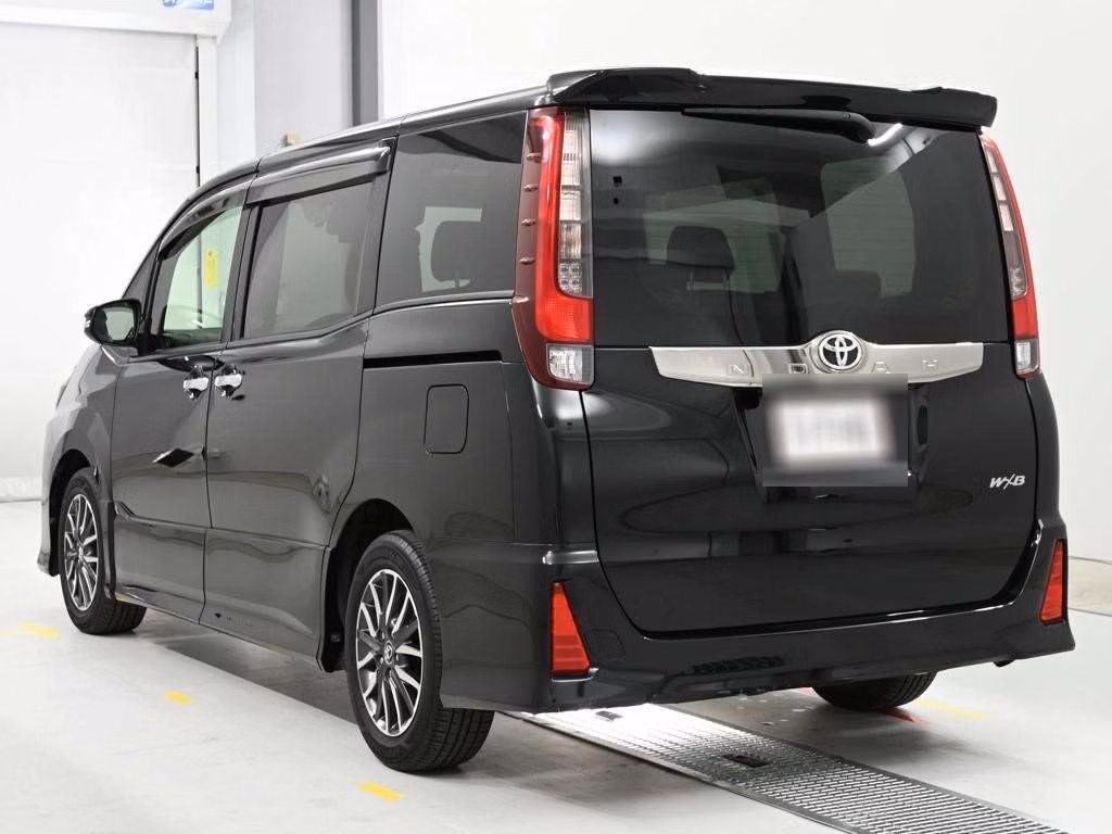 TOYOTA NOAH