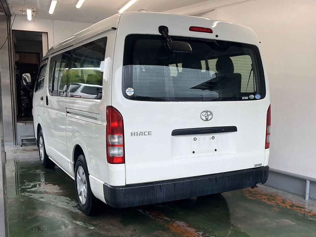 TOYOTA HIACE