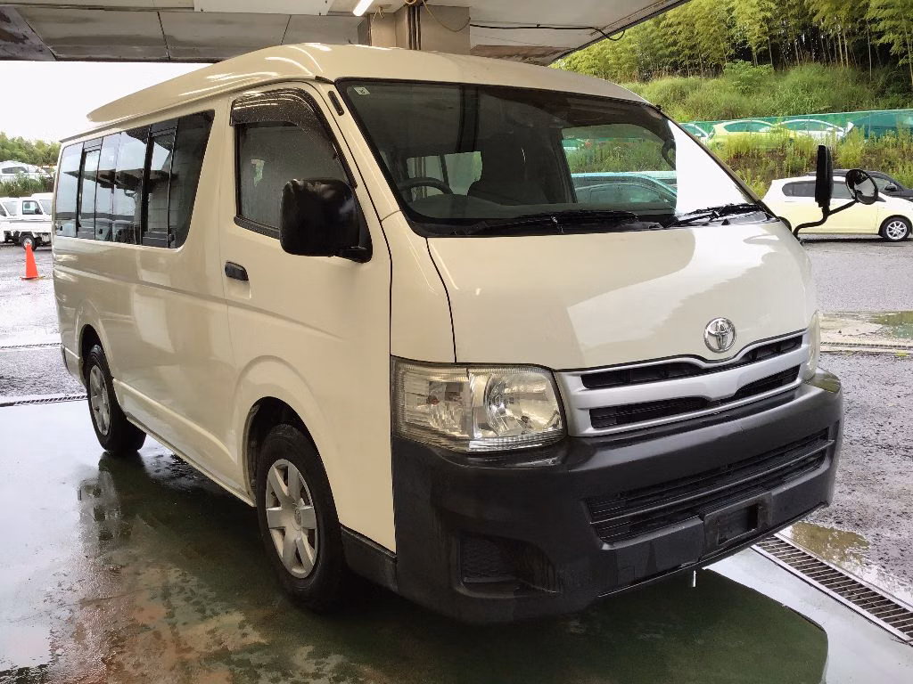 TOYOTA HIACE