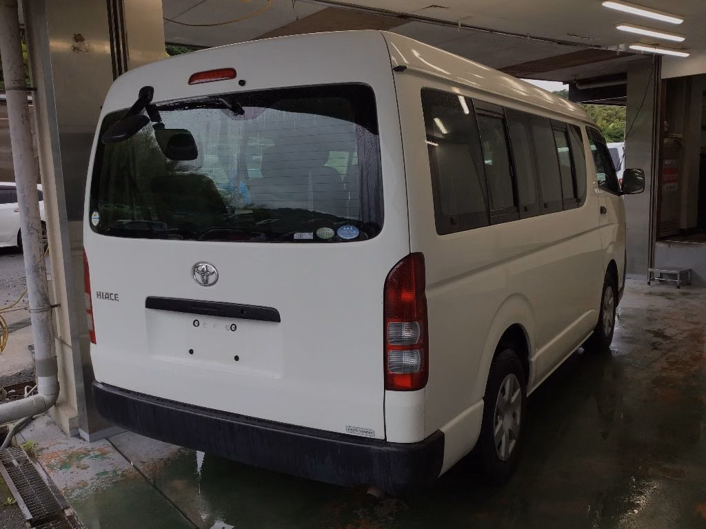 TOYOTA HIACE