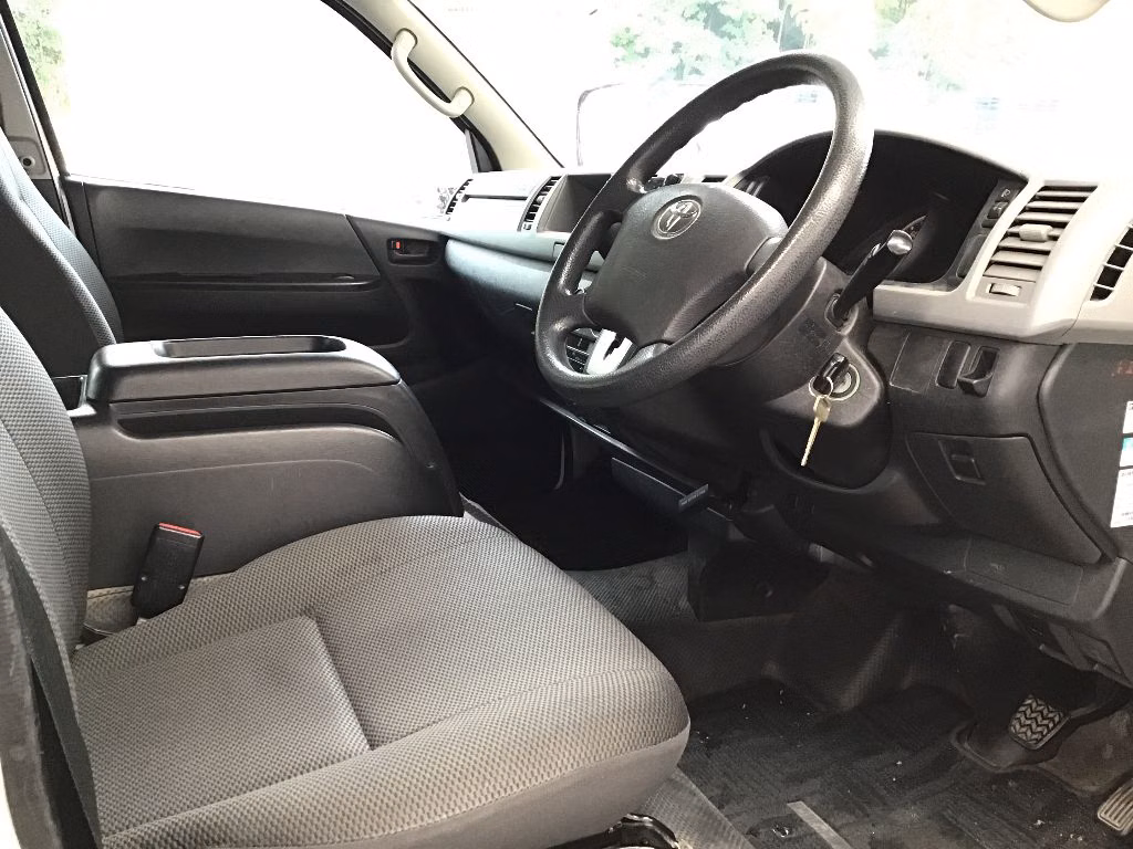 TOYOTA HIACE