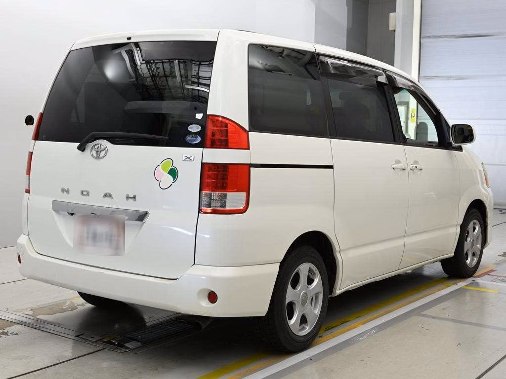 TOYOTA NOAH