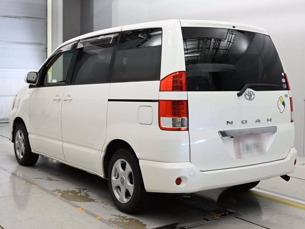 TOYOTA NOAH