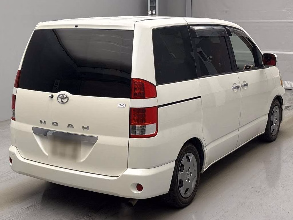 TOYOTA NOAH