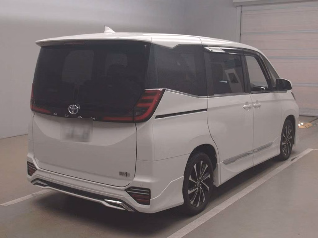 TOYOTA NOAH