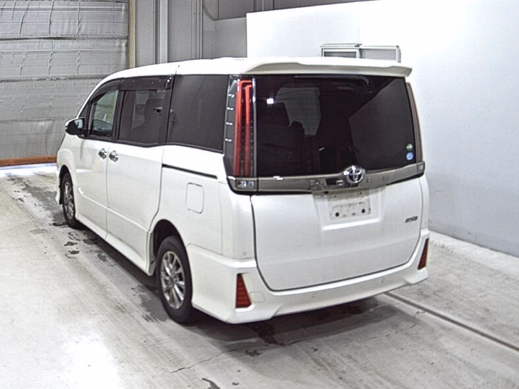 TOYOTA NOAH