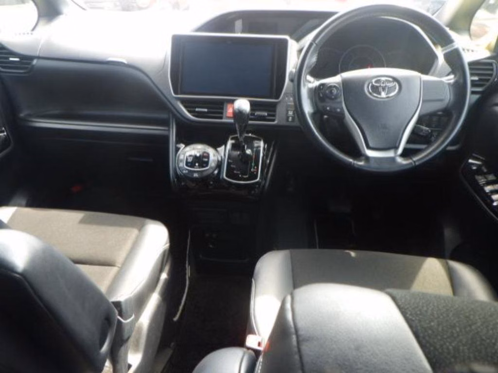 TOYOTA NOAH