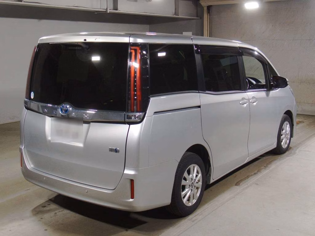 TOYOTA NOAH