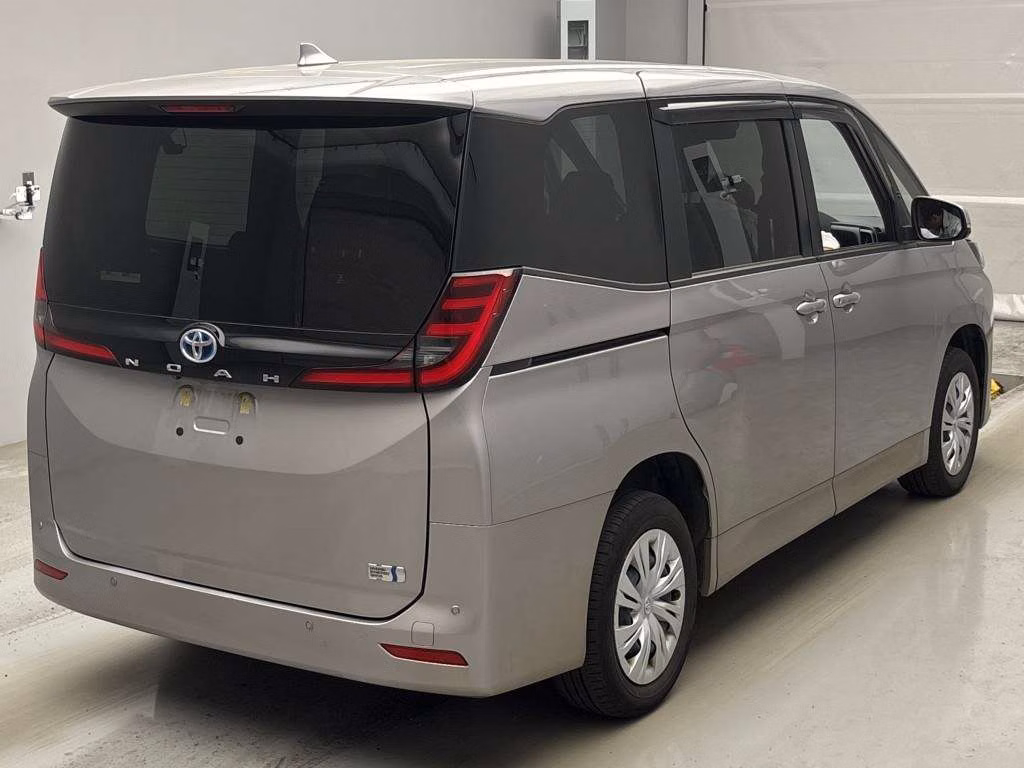 TOYOTA NOAH