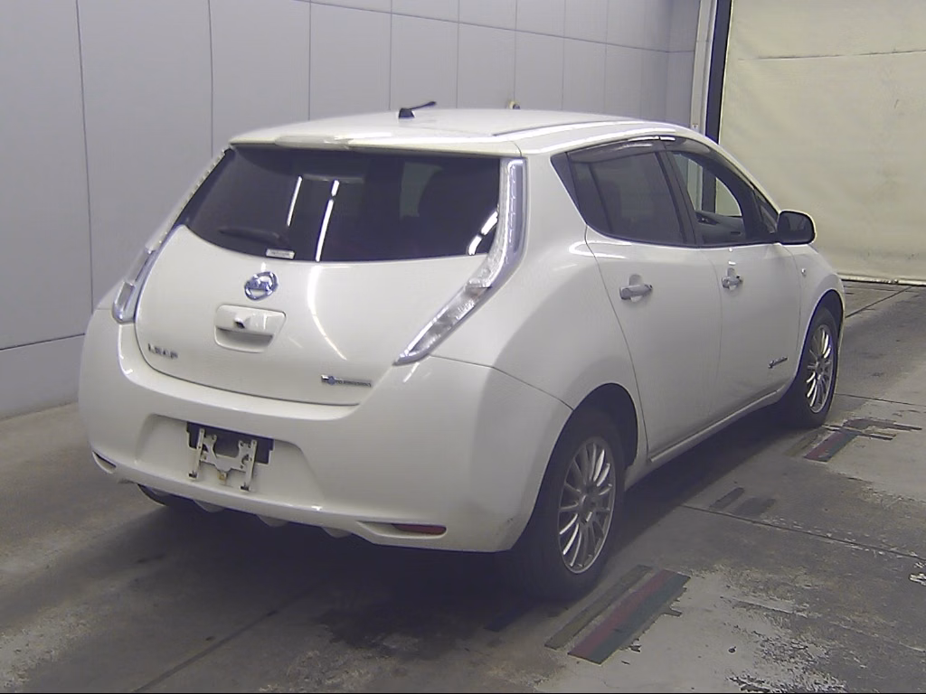 NISSAN LEAF