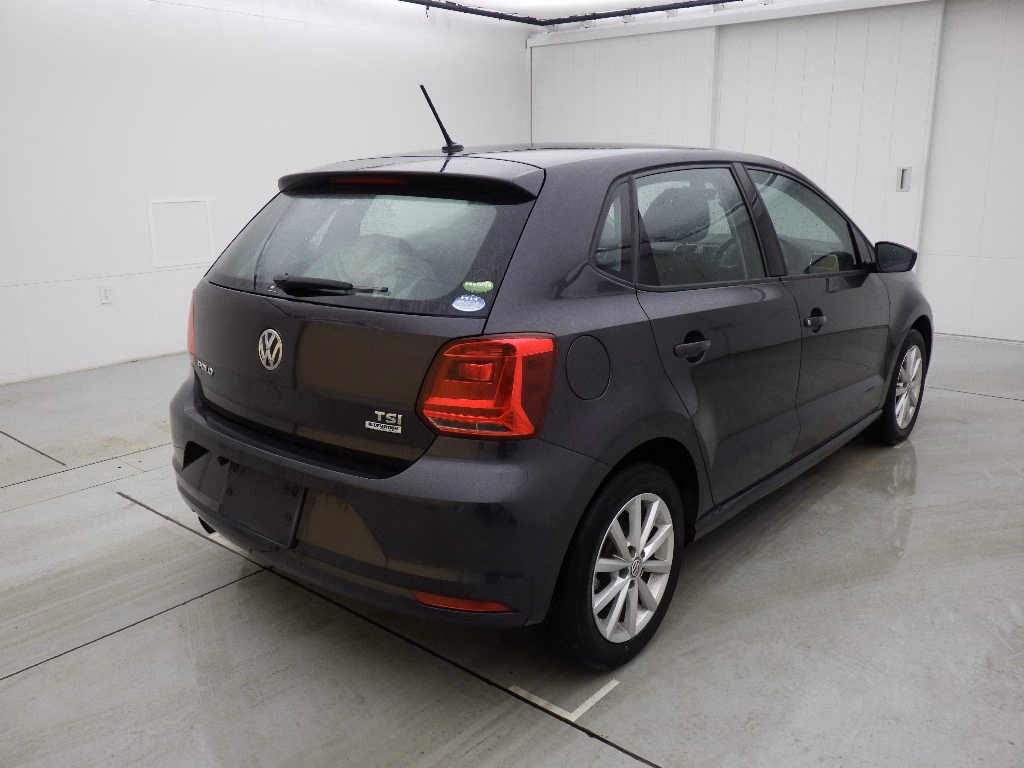 VOLKSWAGEN POLO