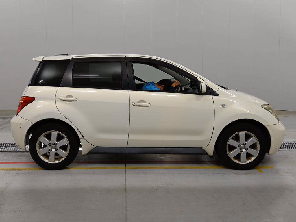 TOYOTA IST