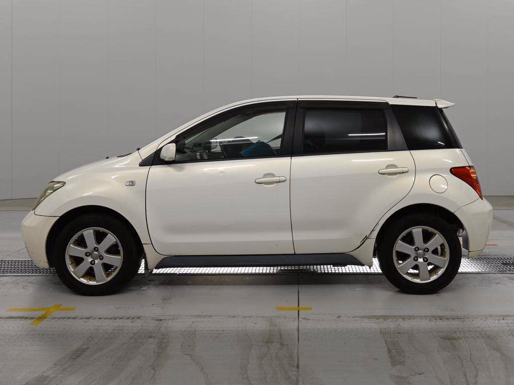 TOYOTA IST