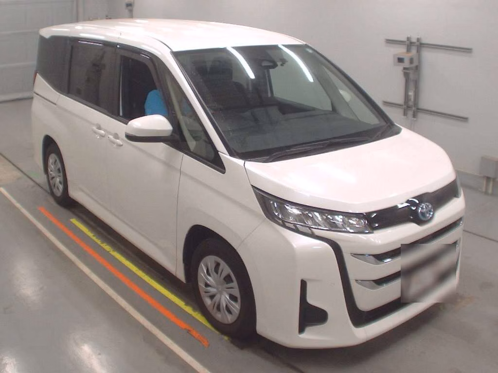 TOYOTA NOAH