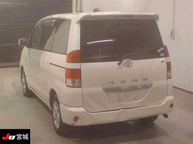 TOYOTA NOAH