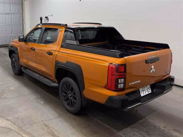 MITSUBISHI TRITON