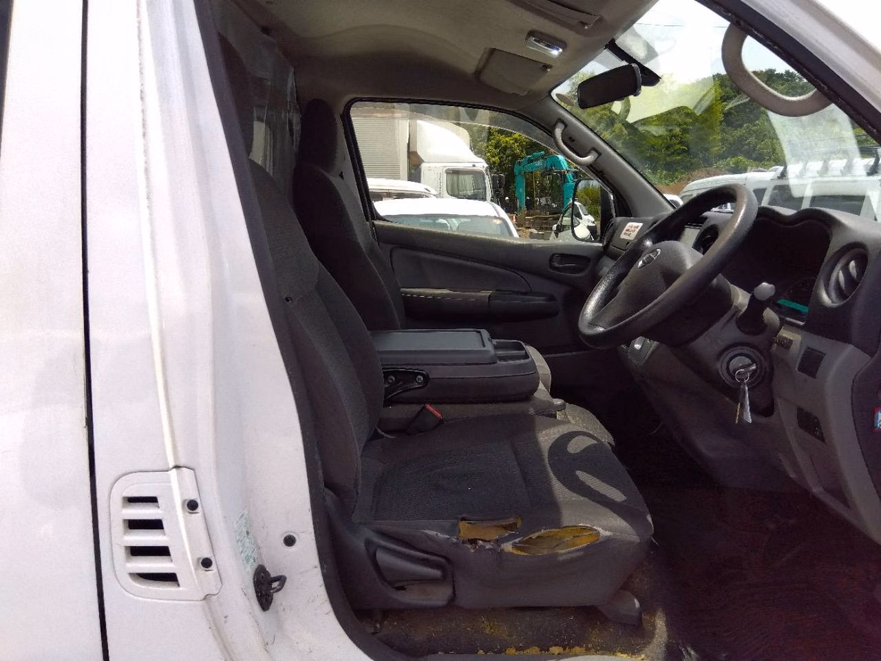 NISSAN NV350 CARAVAN