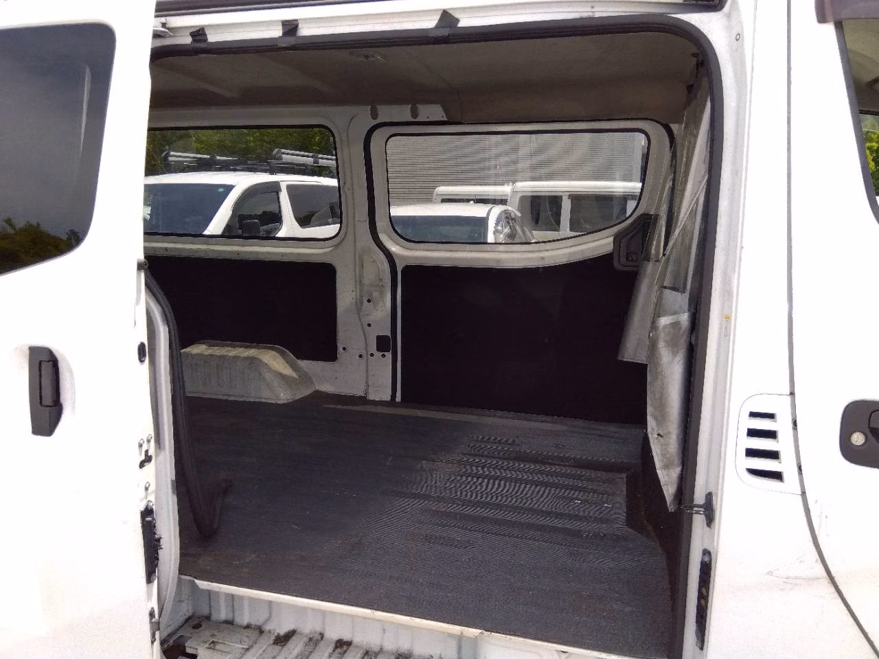 NISSAN NV350 CARAVAN