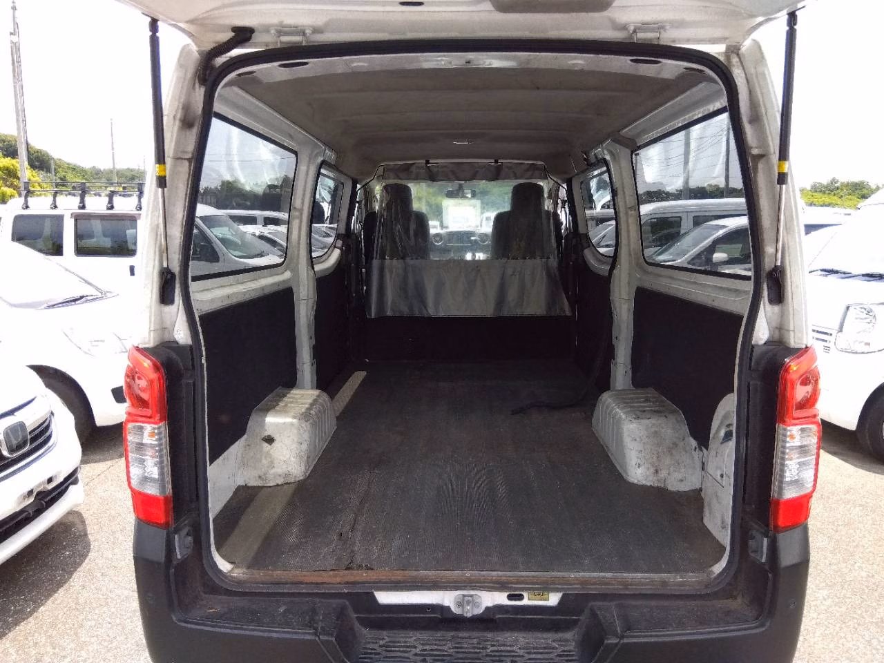 NISSAN NV350 CARAVAN