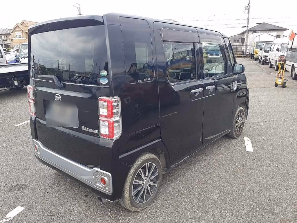DAIHATSU WAKE