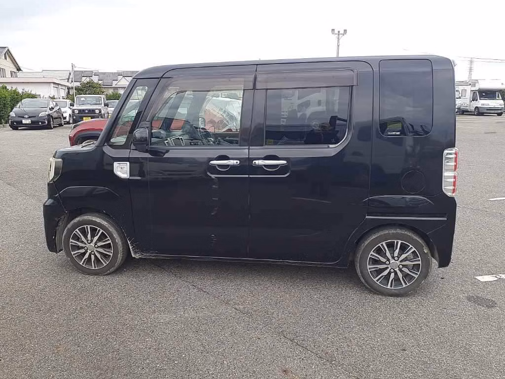DAIHATSU WAKE