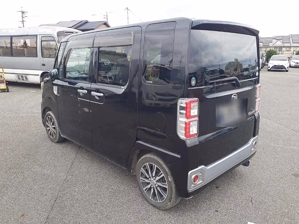 DAIHATSU WAKE