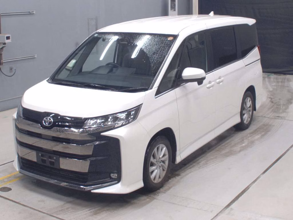 TOYOTA NOAH