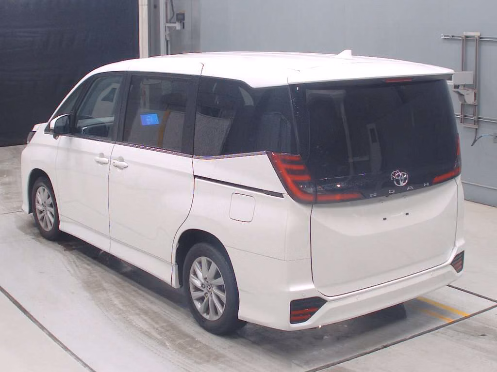 TOYOTA NOAH