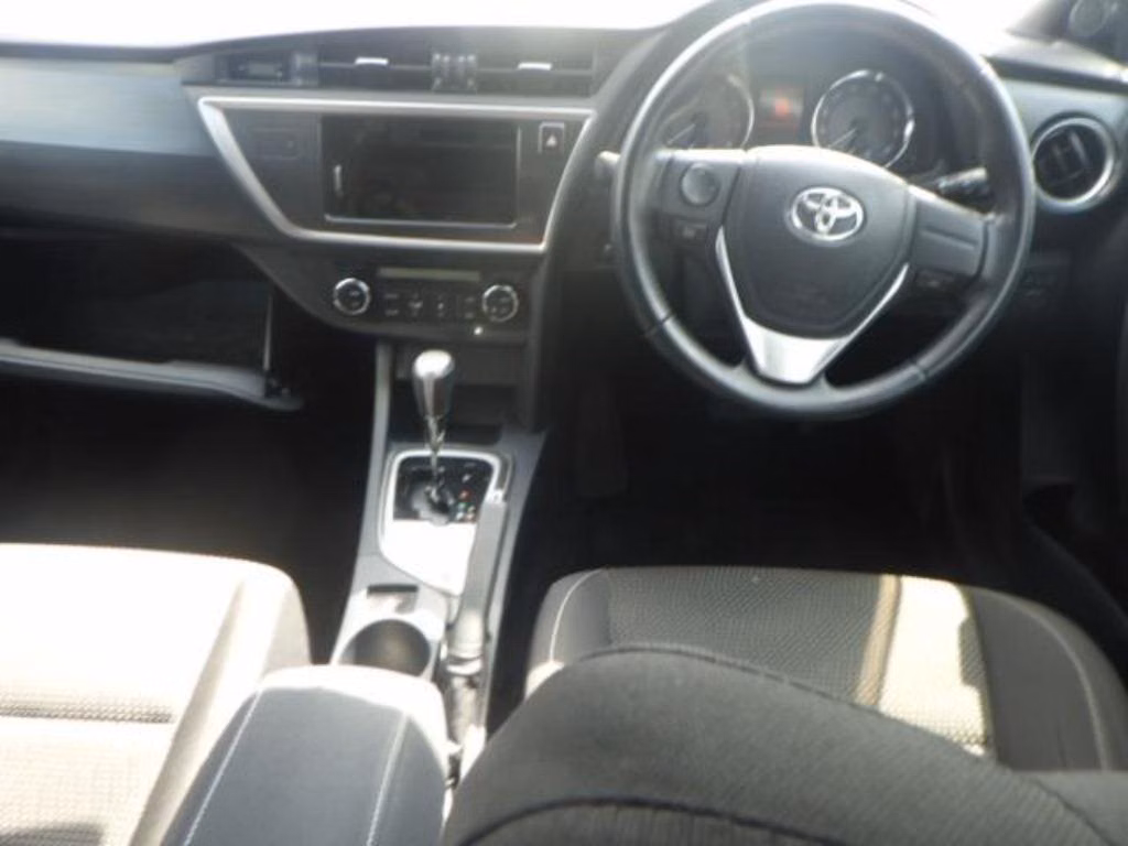 TOYOTA AURIS