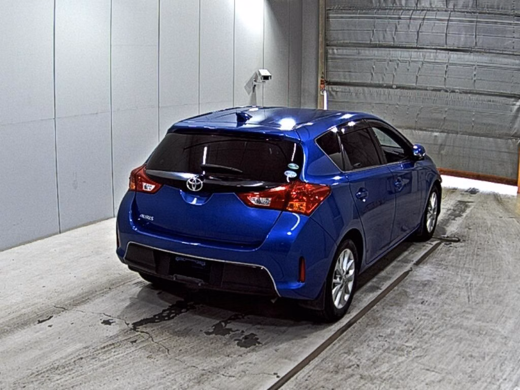TOYOTA AURIS