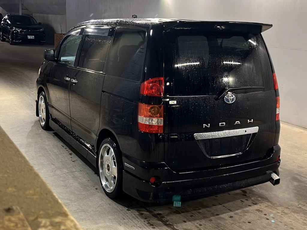 TOYOTA NOAH