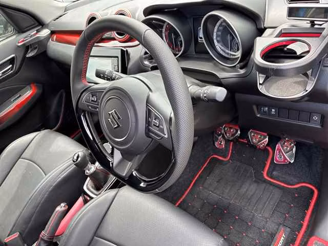 SUZUKI SWIFT