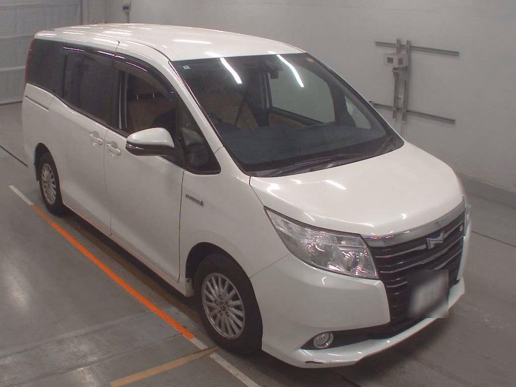 TOYOTA NOAH