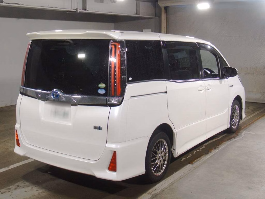 TOYOTA NOAH