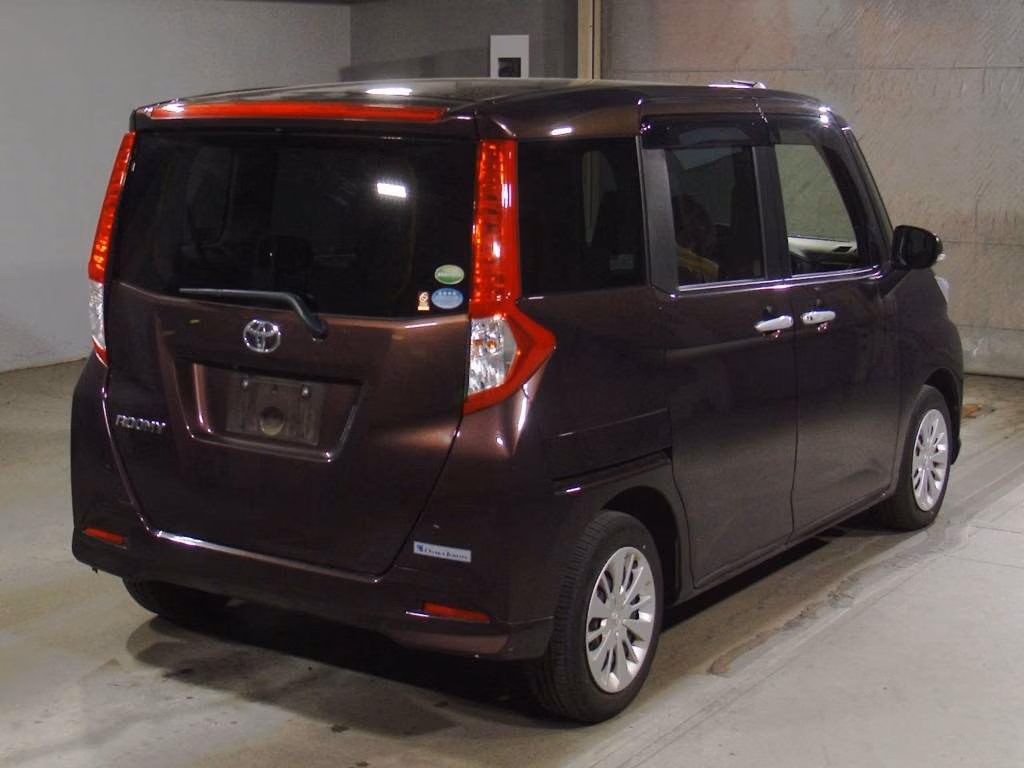 TOYOTA ROOMY