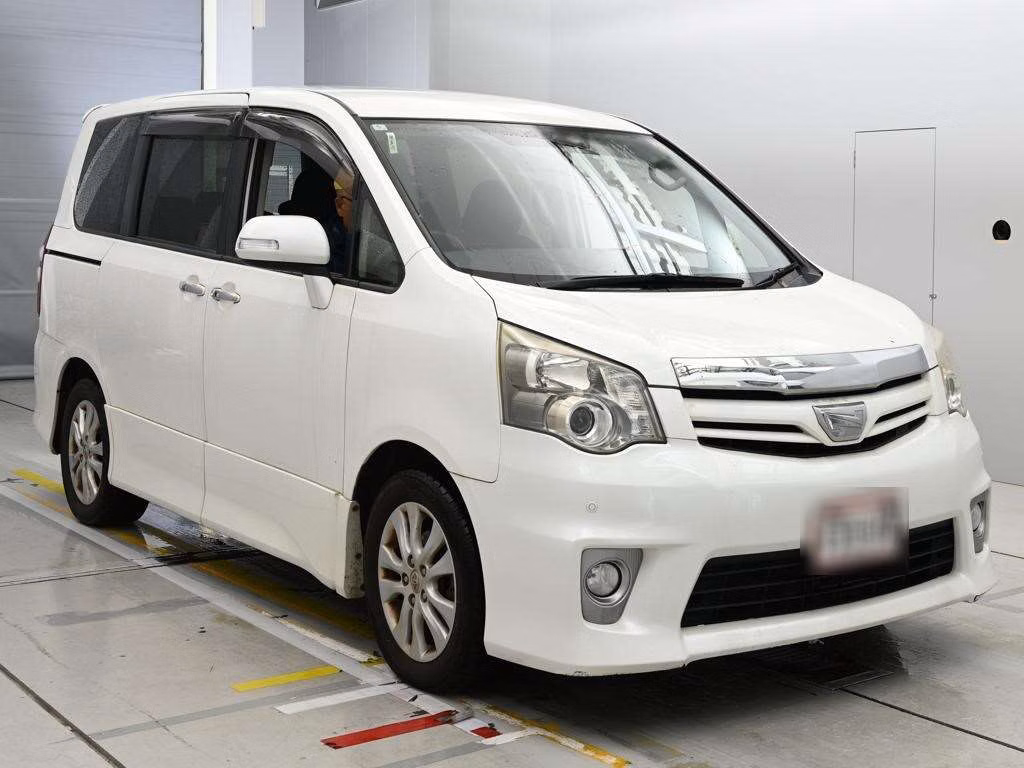 TOYOTA NOAH