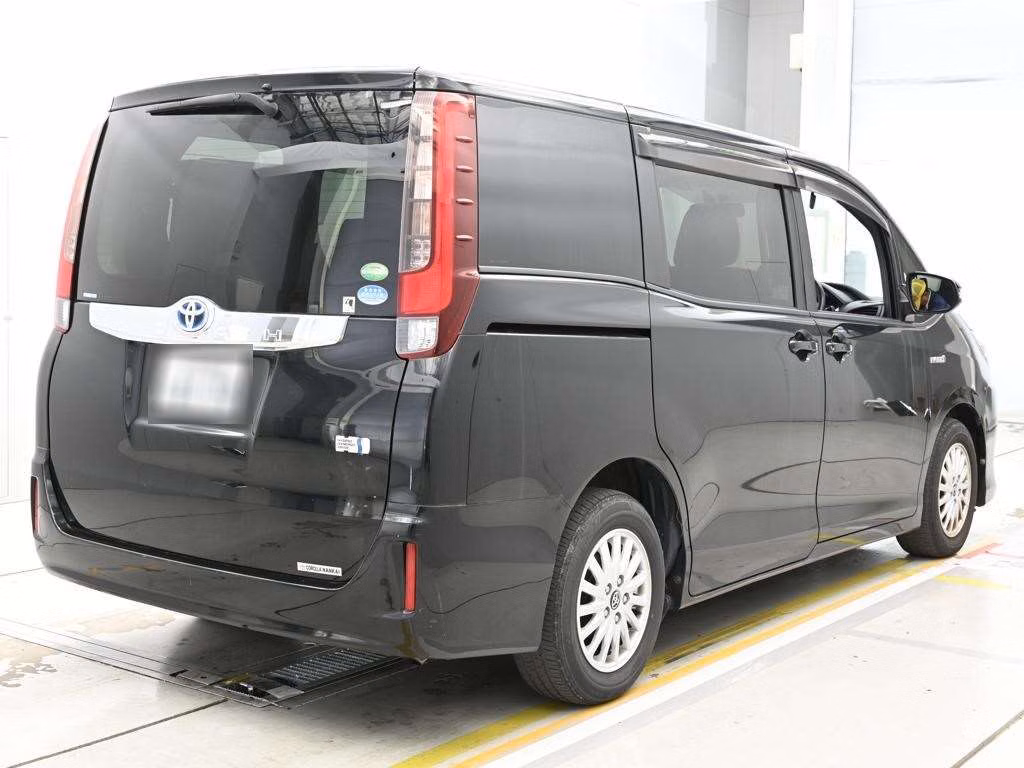 TOYOTA NOAH