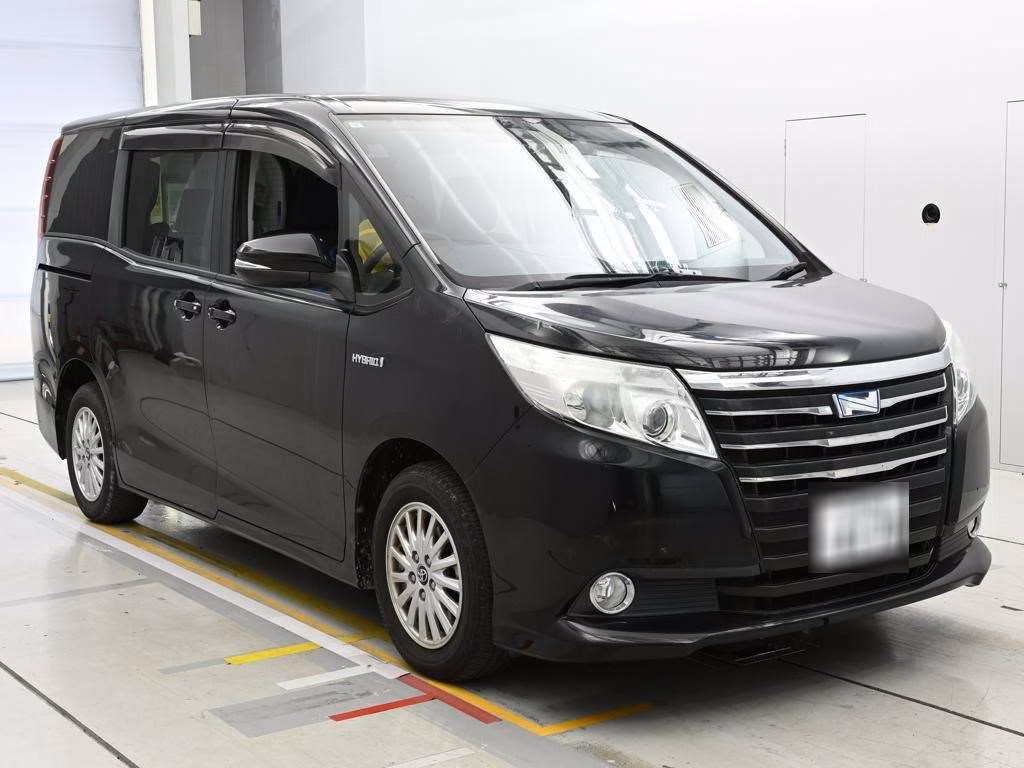 TOYOTA NOAH