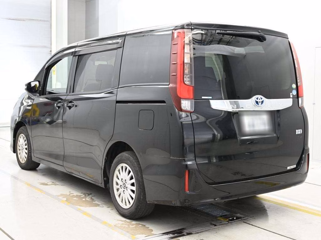 TOYOTA NOAH