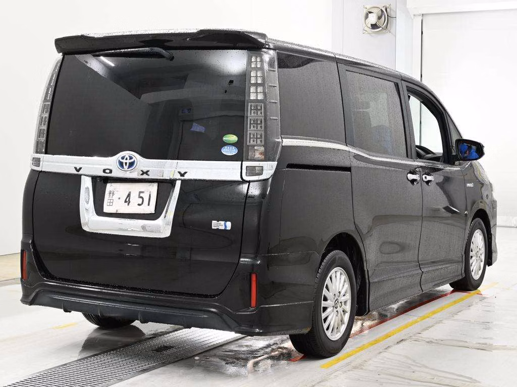 TOYOTA VOXY