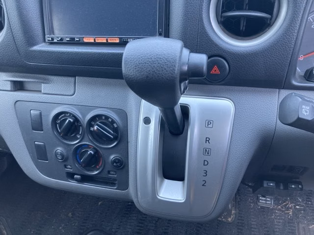 NISSAN NV350 CARAVAN