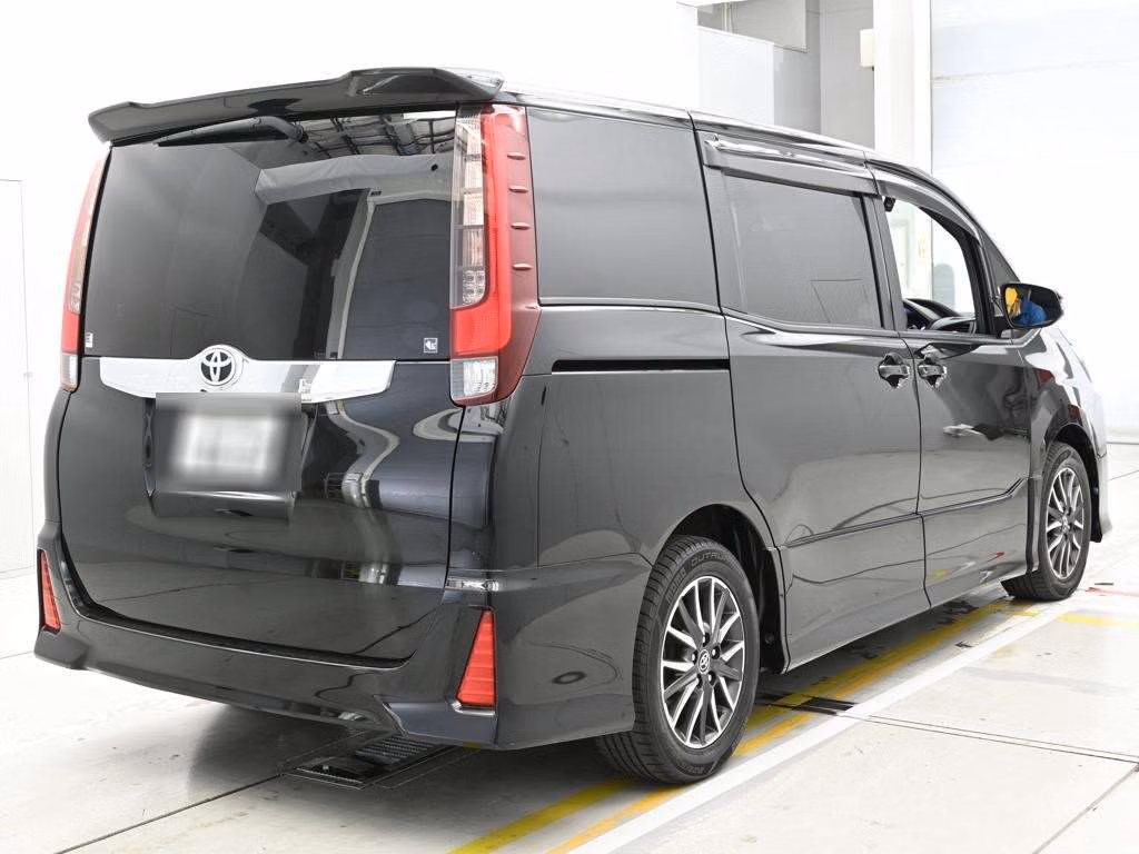 TOYOTA NOAH