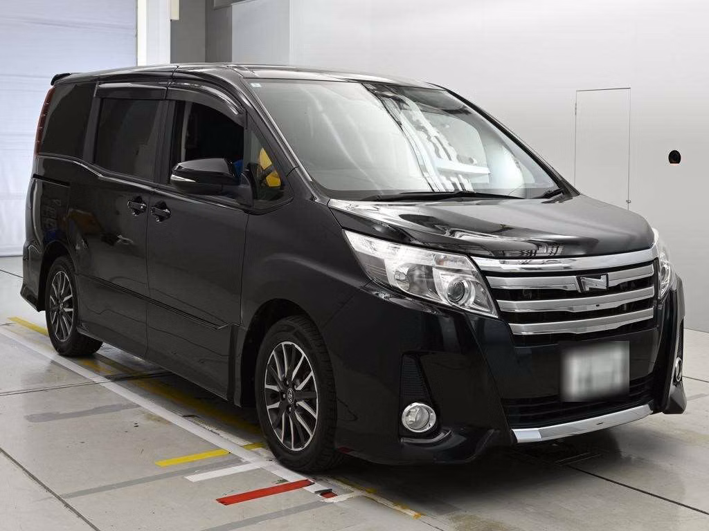 TOYOTA NOAH