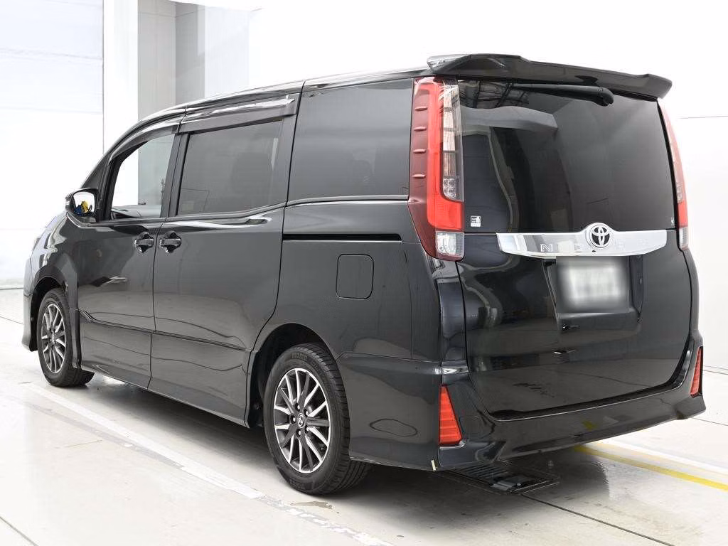 TOYOTA NOAH