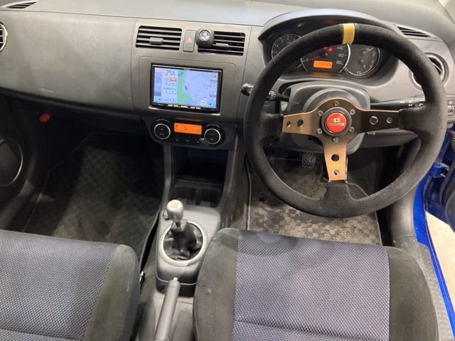 SUZUKI SWIFT