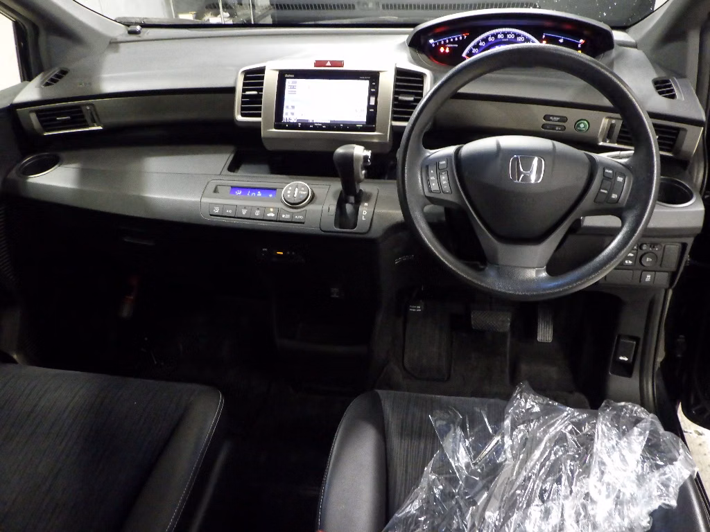 HONDA FREED SPIKE