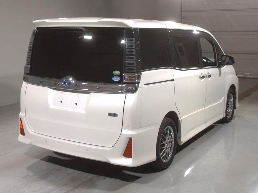 TOYOTA VOXY